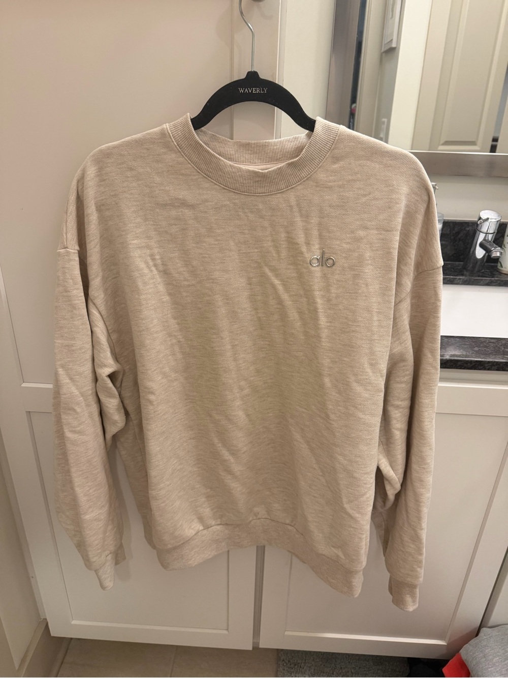 ALO Accolade Crewneck Unisex